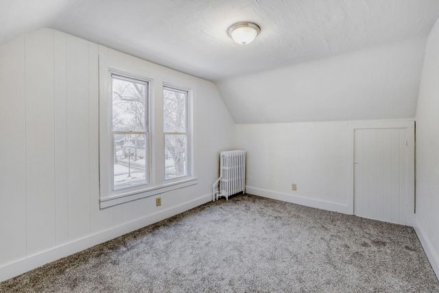 595 Hawthorne Avenue E, Saint Paul, MN 55130