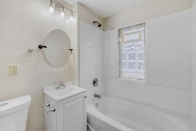 595 Hawthorne Avenue E, Saint Paul, MN 55130