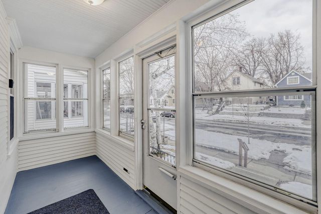 595 Hawthorne Avenue E, Saint Paul, MN 55130