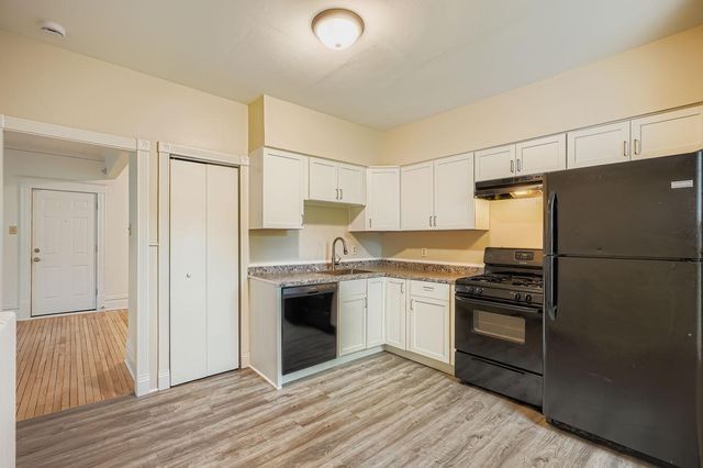 595 Hawthorne Avenue E, Saint Paul, MN 55130