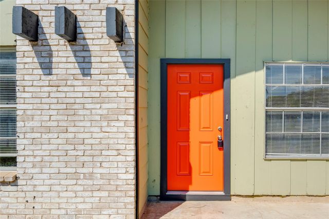 5900 Glen Meadow DR, Austin, TX 78745