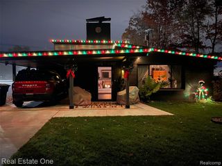 3202 Pridham Street, Keego Harbor, MI 48320