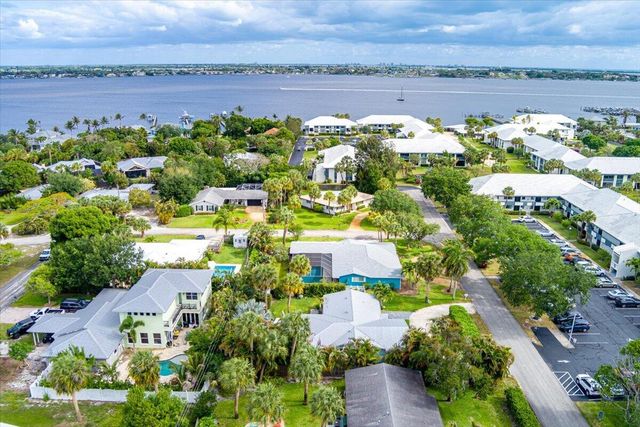 206 SE Wentworth Drive, Stuart, FL 34996