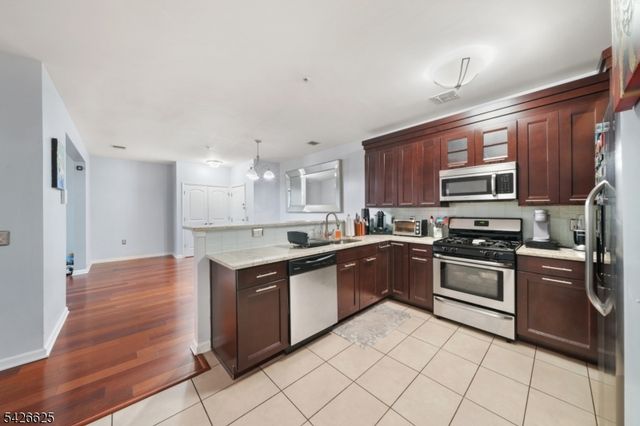 104 E Elizabeth Ave 310, Linden City, NJ 07036