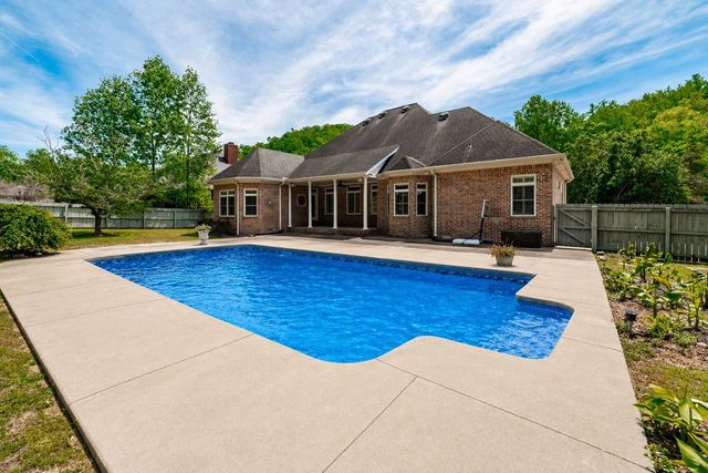 8044 Charlotte Pike, Nashville, TN 37221