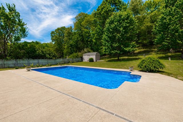 8044 Charlotte Pike, Nashville, TN 37221