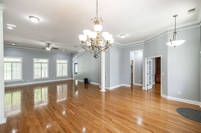 8044 Charlotte Pike, Nashville, TN 37221