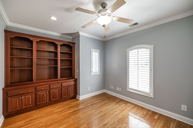 8044 Charlotte Pike, Nashville, TN 37221