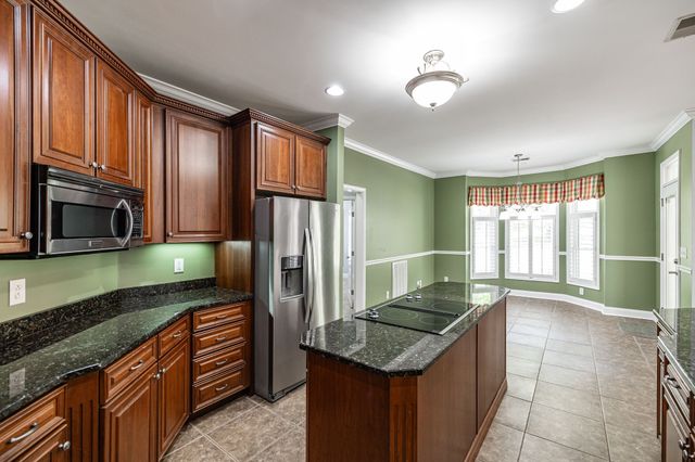 8044 Charlotte Pike, Nashville, TN 37221