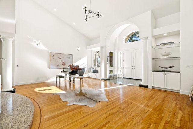 325 E Oakwood Boulevard, Redwood City, CA 94061