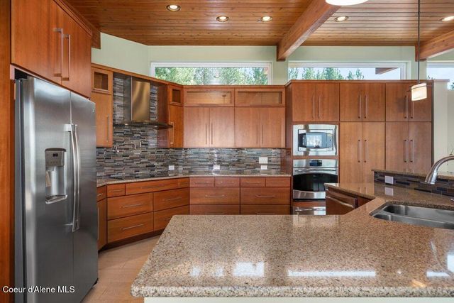 1035 S Valleyview RD, Post Falls, ID 83854