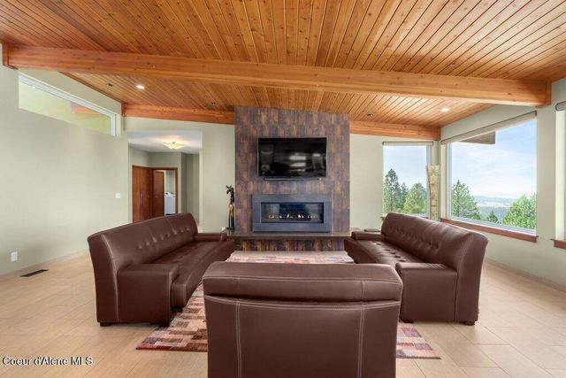 1035 S Valleyview RD, Post Falls, ID 83854