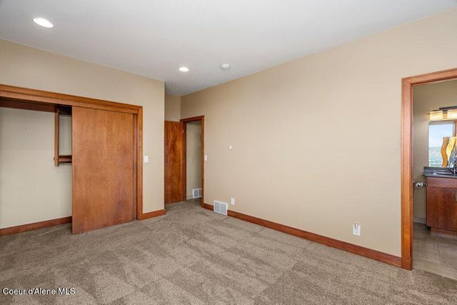 1035 S Valleyview RD, Post Falls, ID 83854