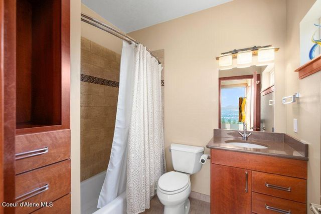 1035 S Valleyview RD, Post Falls, ID 83854