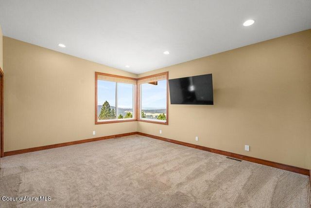 1035 S Valleyview RD, Post Falls, ID 83854