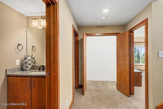 1035 S Valleyview RD, Post Falls, ID 83854