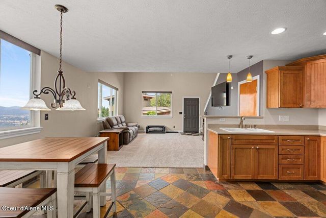 1035 S Valleyview RD, Post Falls, ID 83854