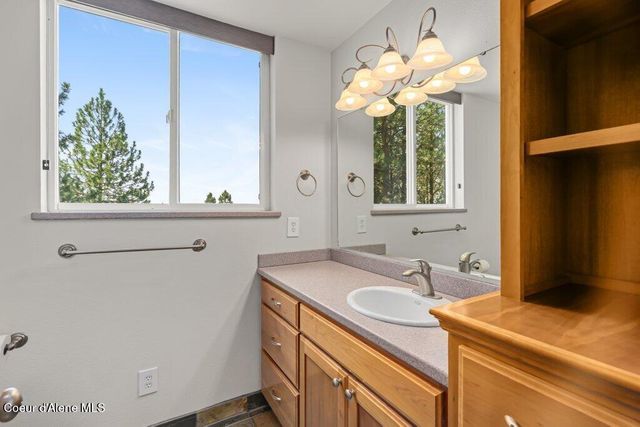 1035 S Valleyview RD, Post Falls, ID 83854