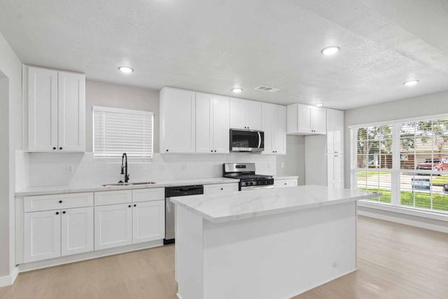 10423 Quiet Hill Road, La Porte, TX 77571