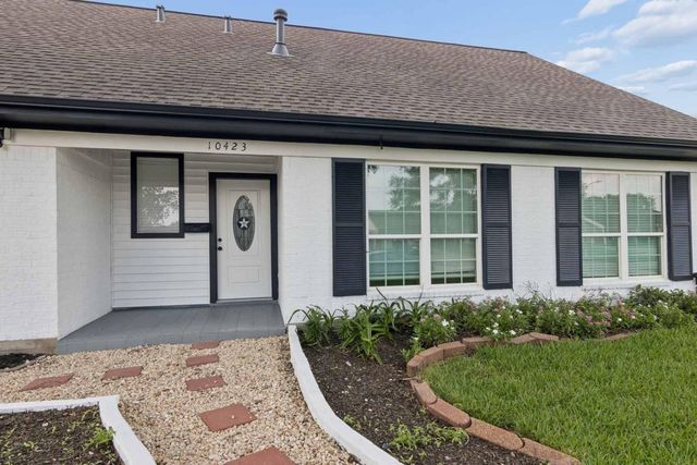 10423 Quiet Hill Road, La Porte, TX 77571