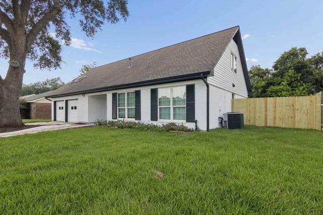 10423 Quiet Hill Road, La Porte, TX 77571