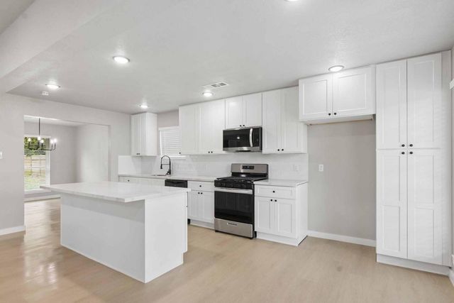 10423 Quiet Hill Road, La Porte, TX 77571