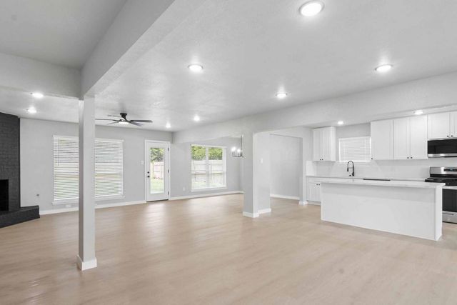 10423 Quiet Hill Road, La Porte, TX 77571