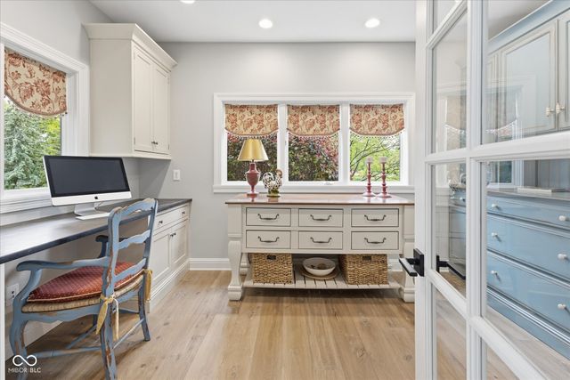 8 Shannon Road, Zionsville, IN 46077