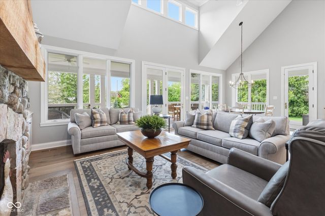 8 Shannon Road, Zionsville, IN 46077