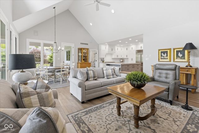8 Shannon Road, Zionsville, IN 46077
