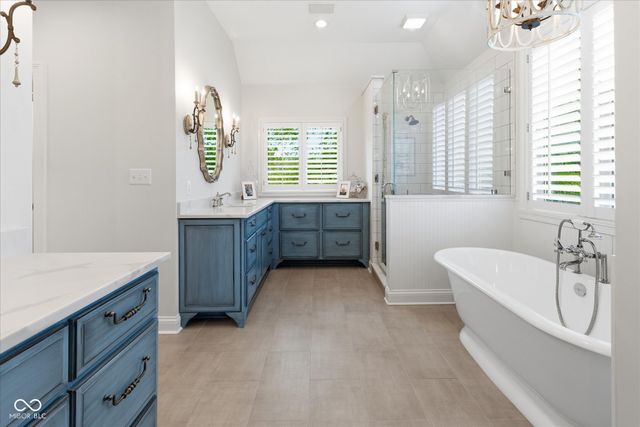 8 Shannon Road, Zionsville, IN 46077