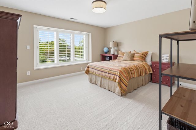8 Shannon Road, Zionsville, IN 46077