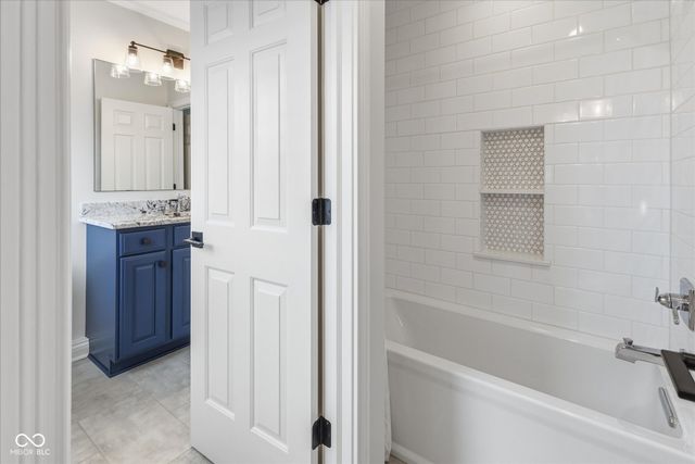 8 Shannon Road, Zionsville, IN 46077