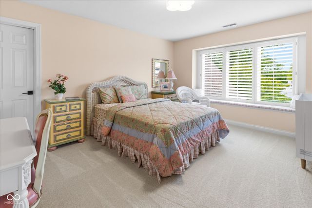 8 Shannon Road, Zionsville, IN 46077