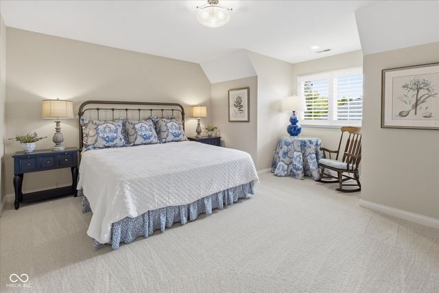 8 Shannon Road, Zionsville, IN 46077