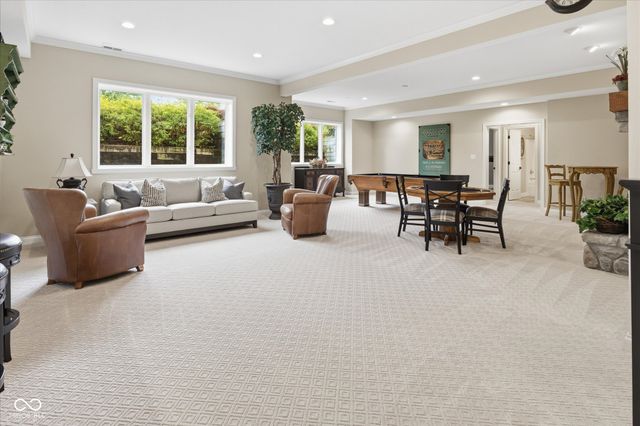 8 Shannon Road, Zionsville, IN 46077