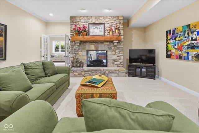 8 Shannon Road, Zionsville, IN 46077