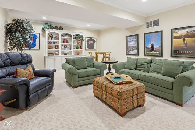 8 Shannon Road, Zionsville, IN 46077