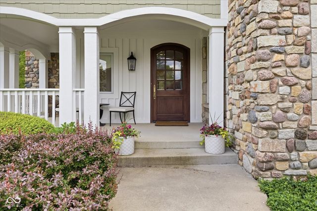 8 Shannon Road, Zionsville, IN 46077