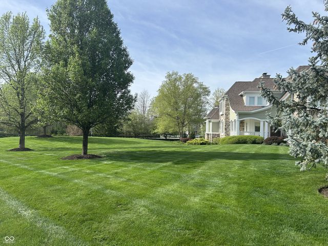 8 Shannon Road, Zionsville, IN 46077