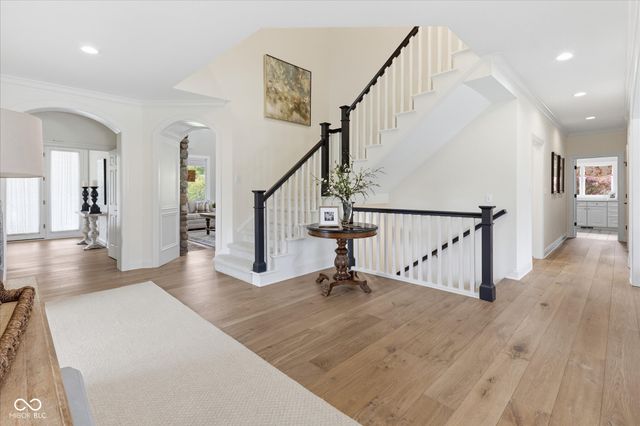 8 Shannon Road, Zionsville, IN 46077