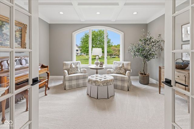8 Shannon Road, Zionsville, IN 46077