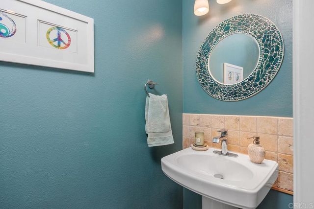 1081 Woodlake Dr, Cardiff By The Sea, CA 92007