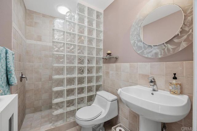 1081 Woodlake Dr, Cardiff By The Sea, CA 92007