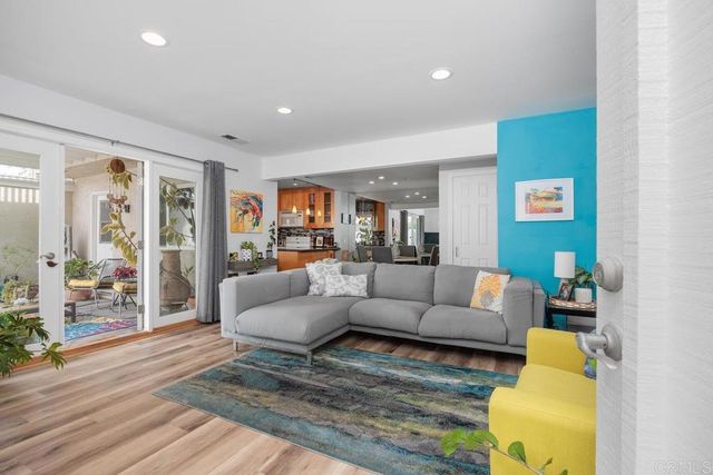 1081 Woodlake Dr, Cardiff By The Sea, CA 92007