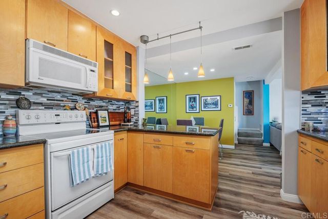 1081 Woodlake Dr, Cardiff By The Sea, CA 92007