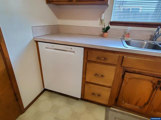 1975 Breakwood Cir SE, Albany, OR 97322