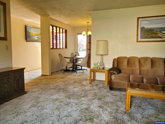 1975 Breakwood Cir SE, Albany, OR 97322