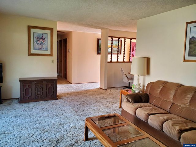 1975 Breakwood Cir SE, Albany, OR 97322