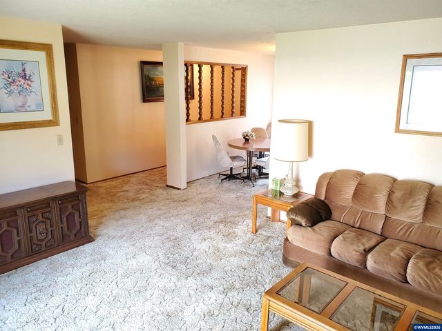 1975 Breakwood Cir SE, Albany, OR 97322